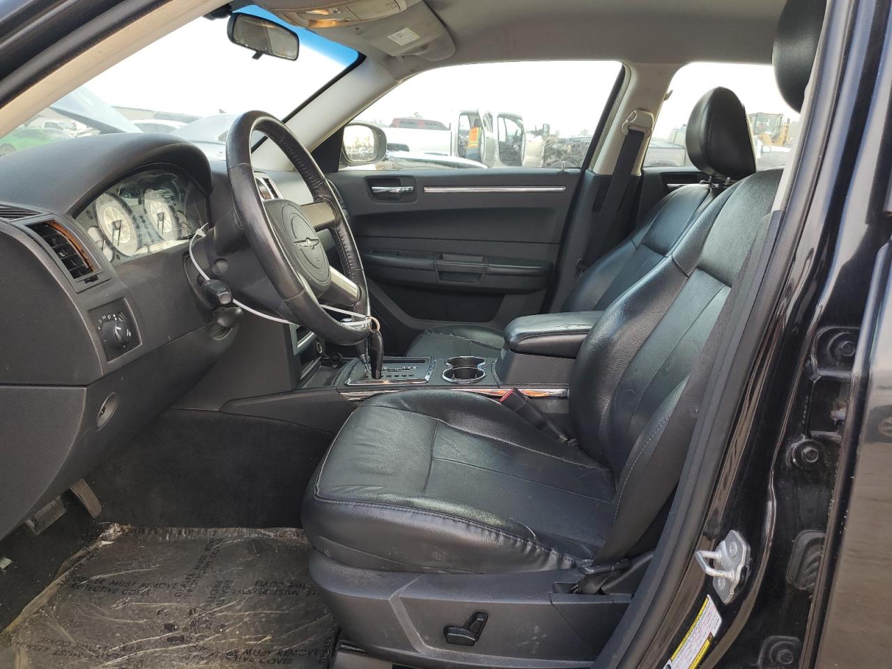 2010 Chrysler 300 - Image 7