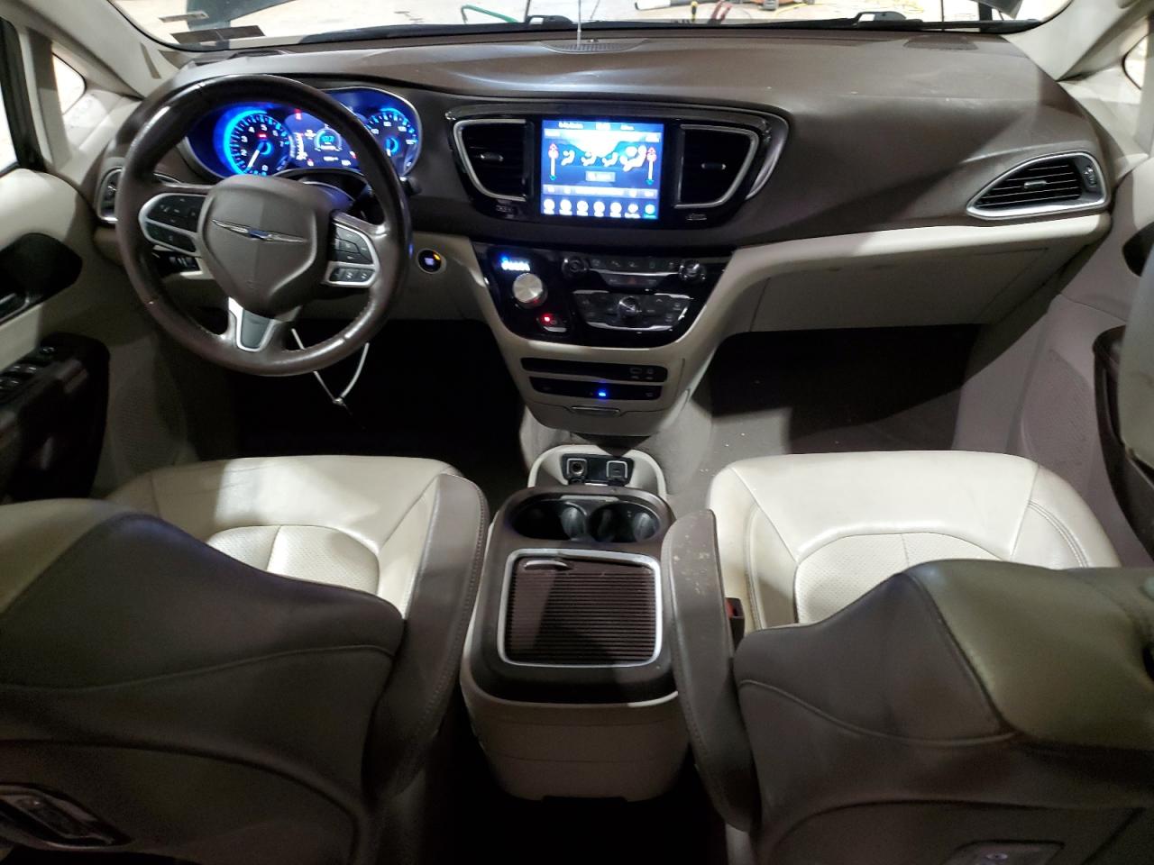 2019 Chrysler Pacifica - Image 8