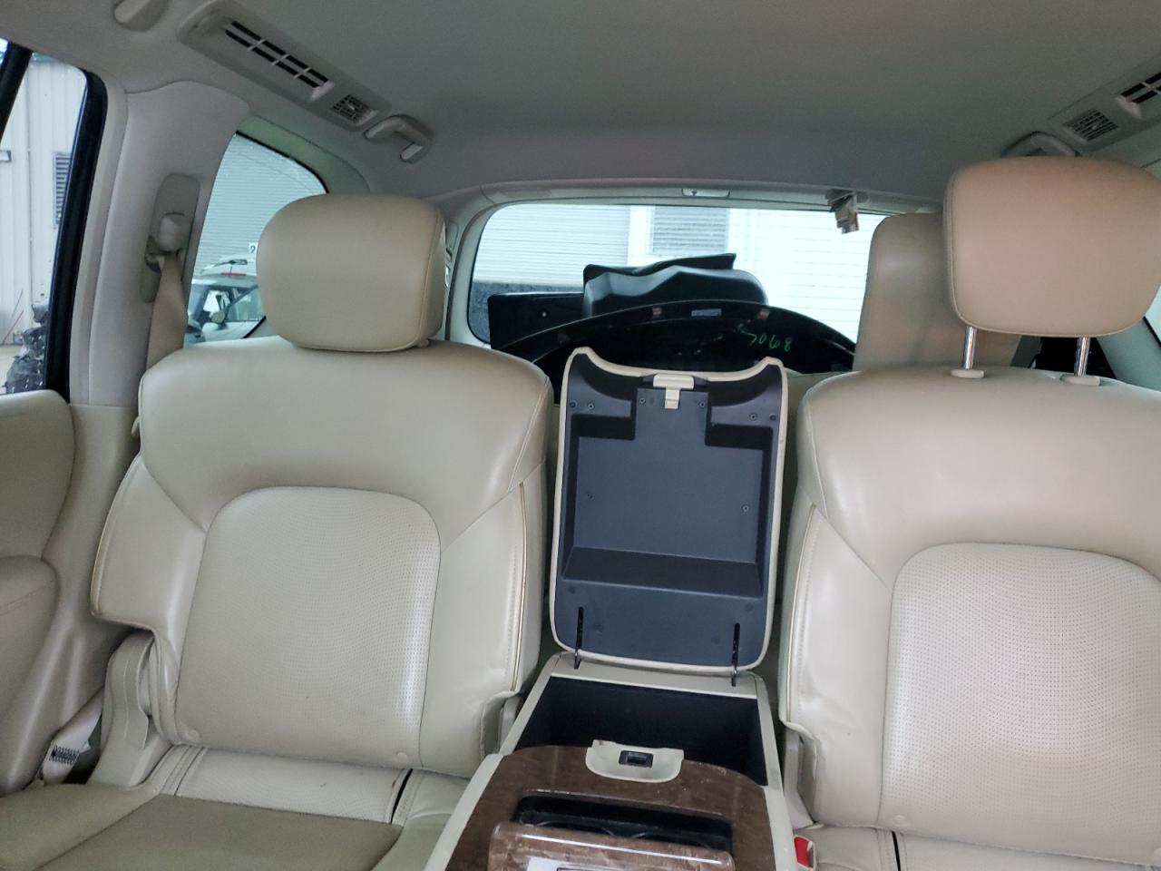 2017 Infiniti QX80 - Image 10
