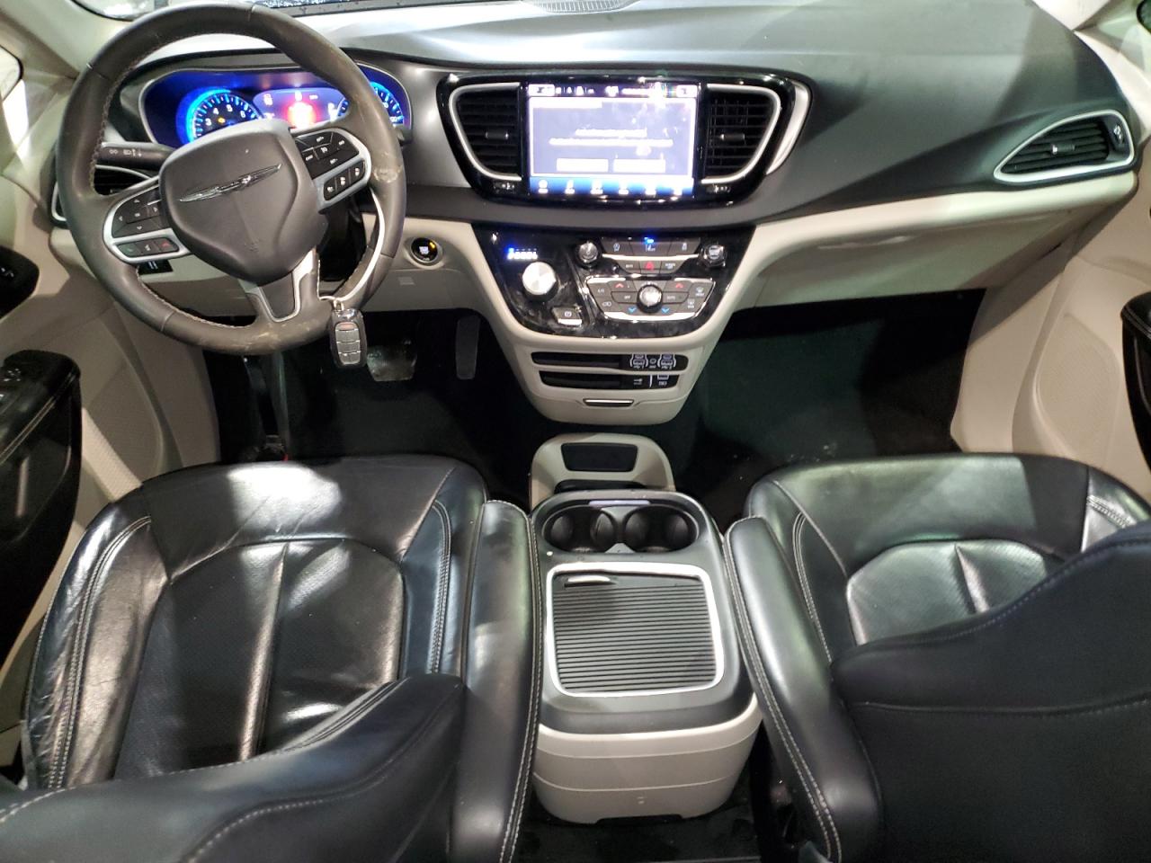2022 Chrysler Pacifica - Image 8