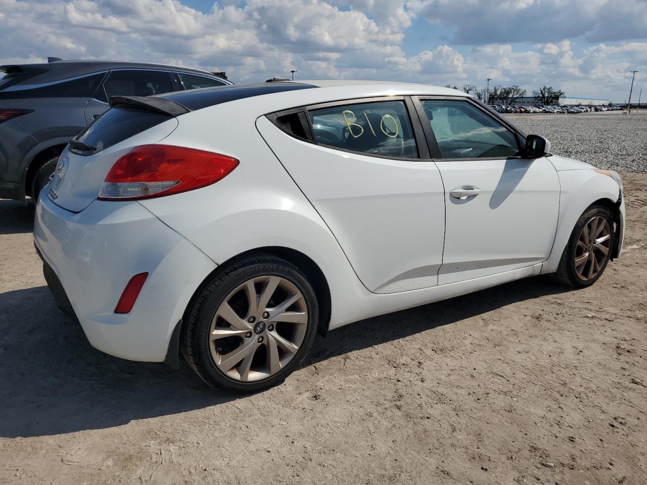 2016 Hyundai Veloster - Image 3