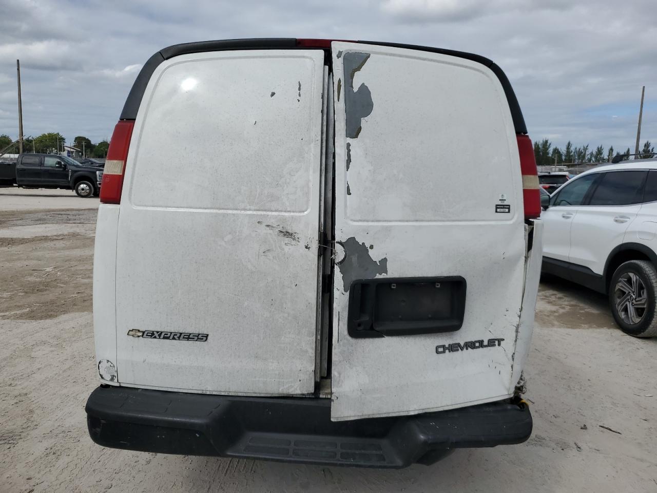 2003 Chevrolet Express - Image 6