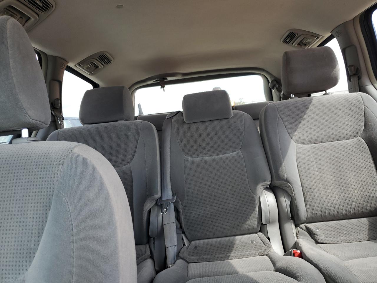 2005 Toyota Sienna - Image 10