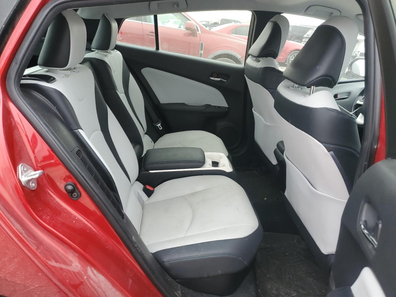2018 Toyota Prius - Image 10