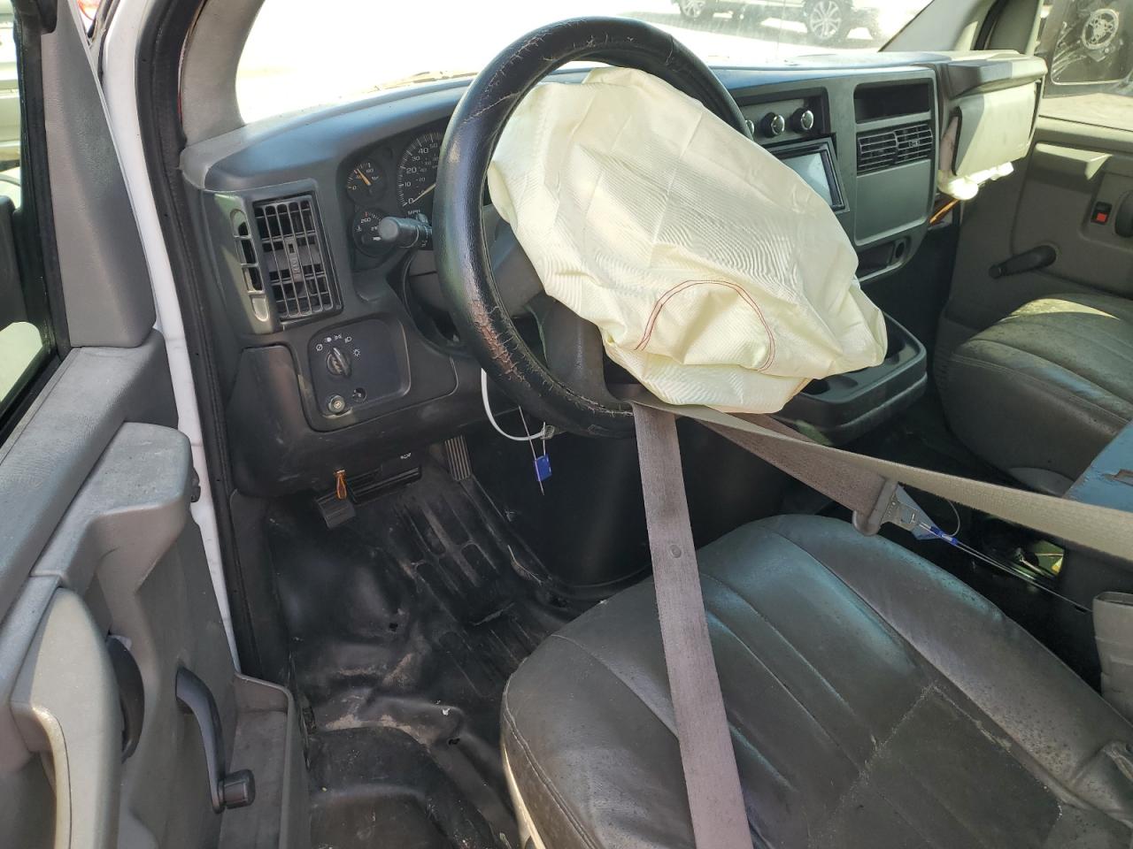 2005 Chevrolet Express G1500 VIN: 1GCFG15X651177090 Lot: 45412575