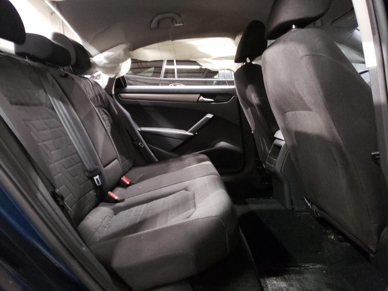 2021 Volkswagen Passat - Image 10
