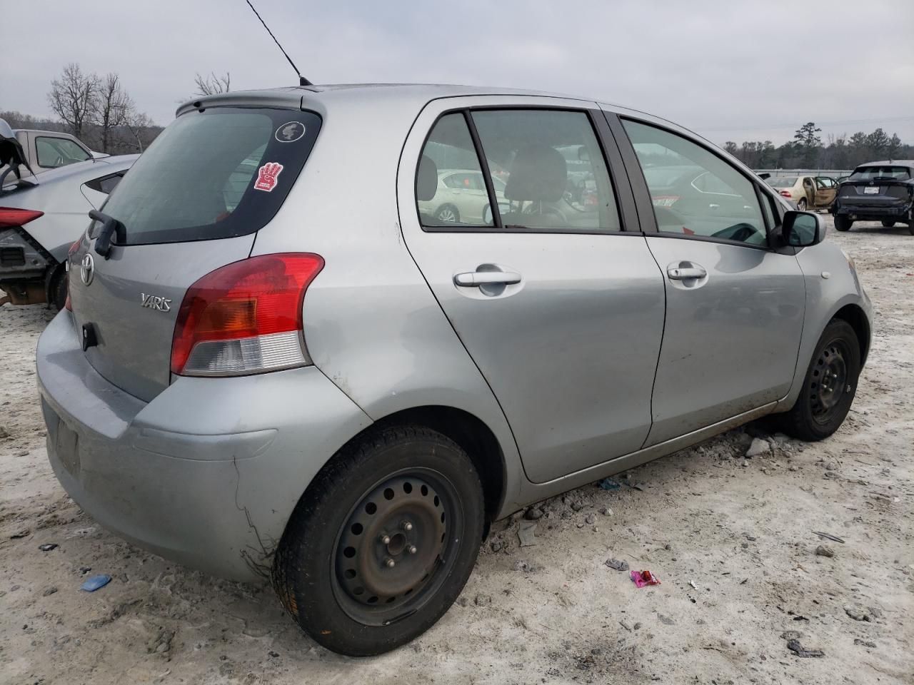 2011 Toyota Yaris - Image 3