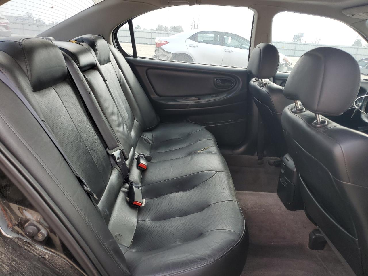 2001 Nissan Maxima - Image 11