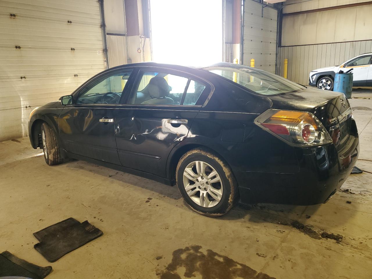 2010 Nissan Altima - Image 2