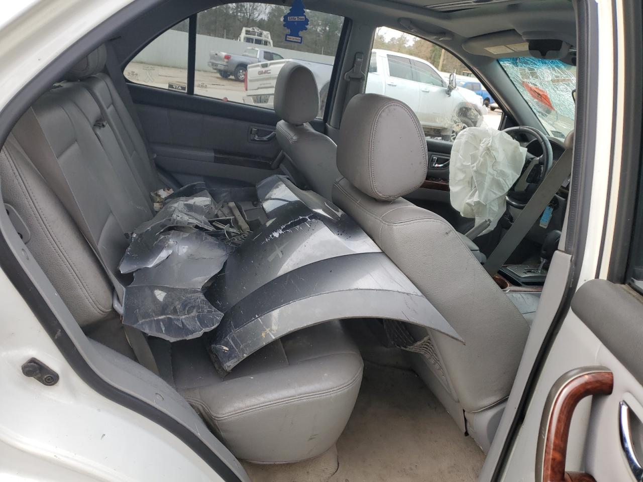 2005 Kia Sorento - Image 11