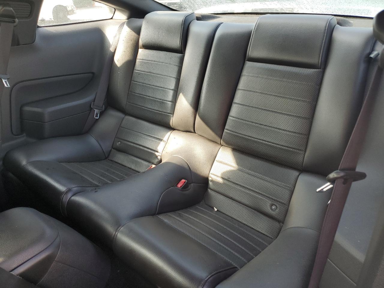 2005 Ford Mustang - Image 10