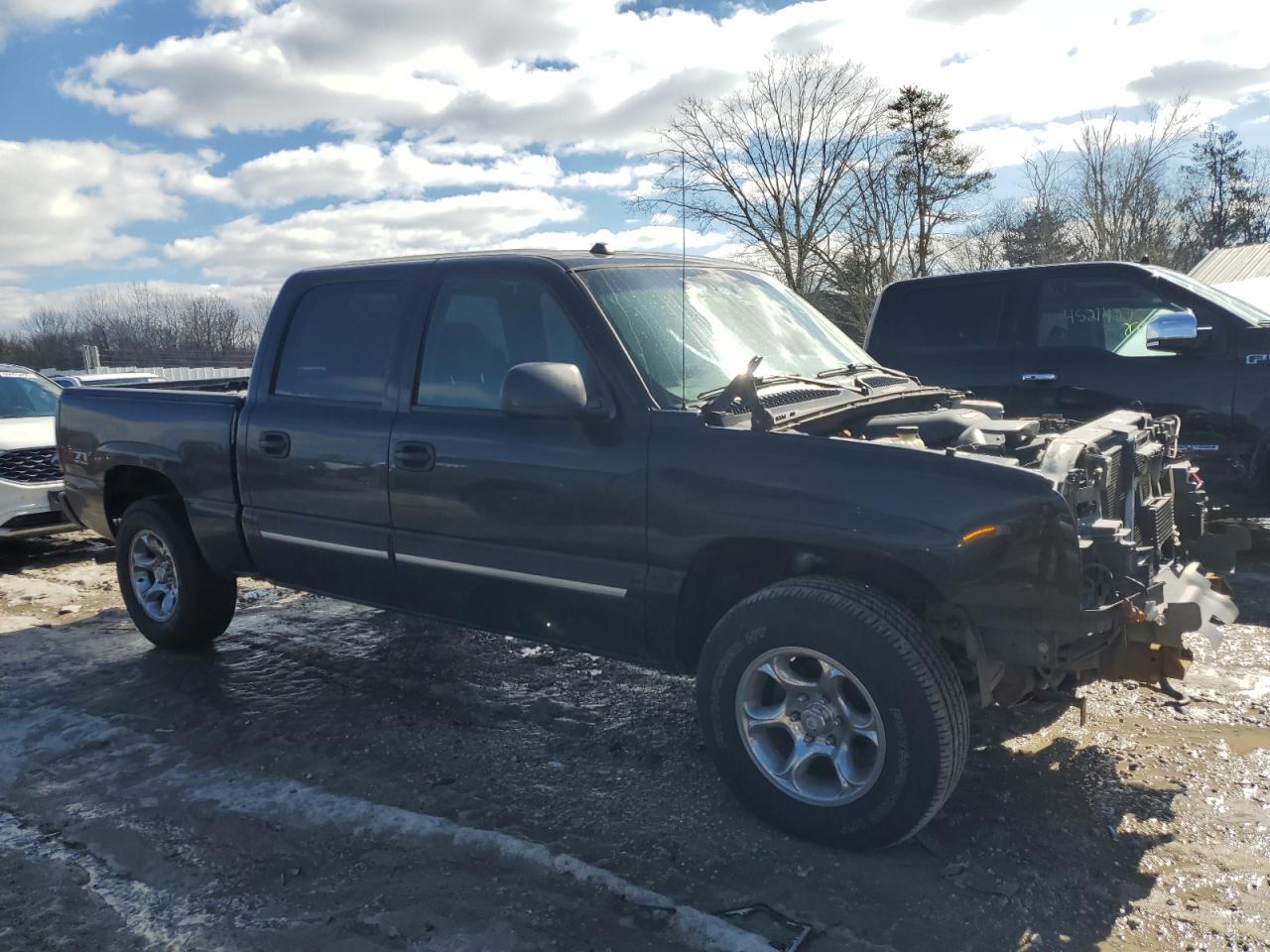 2004 Chevrolet Silverado - Image 4