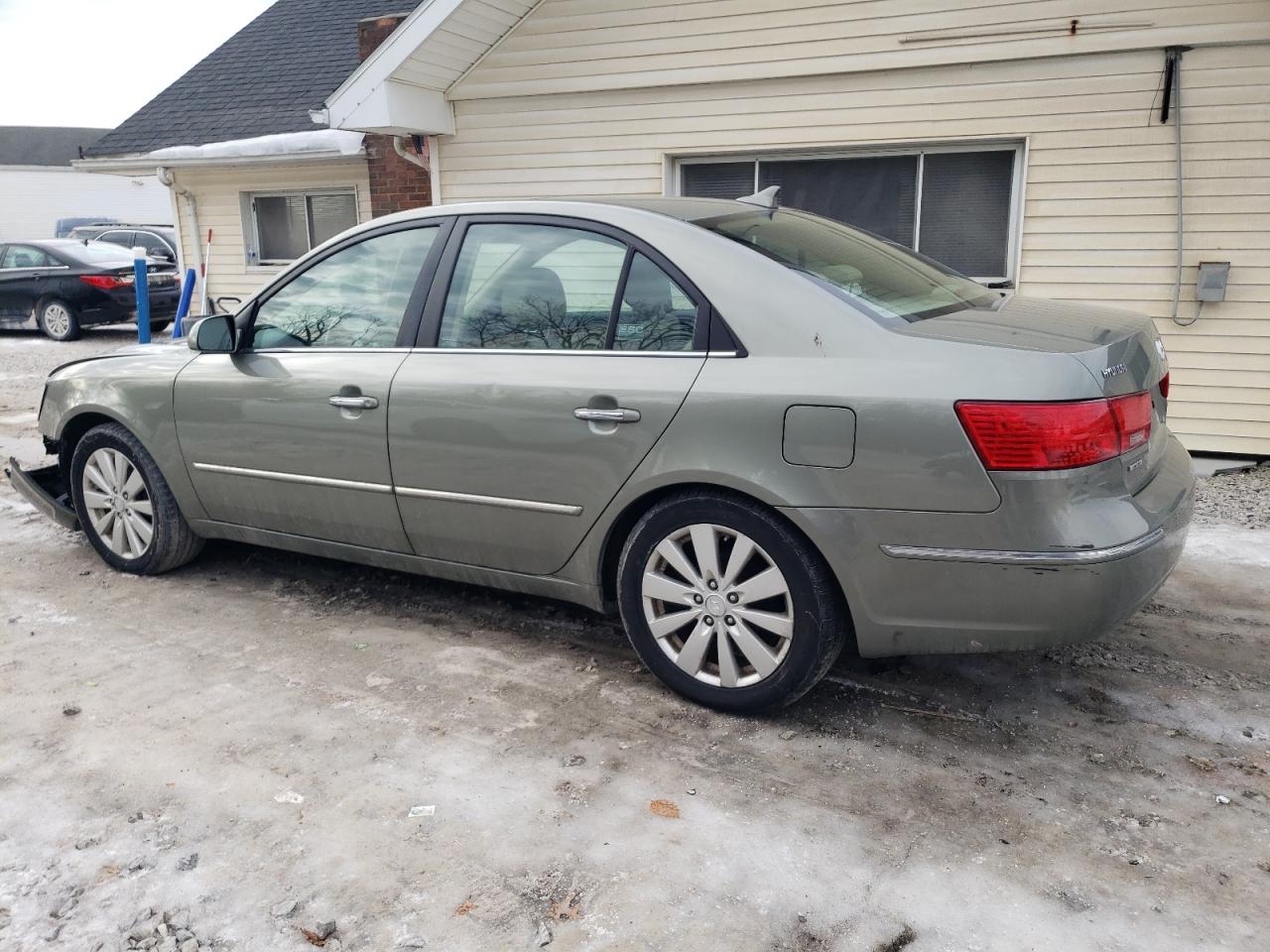 2009 Hyundai Sonata - Image 2