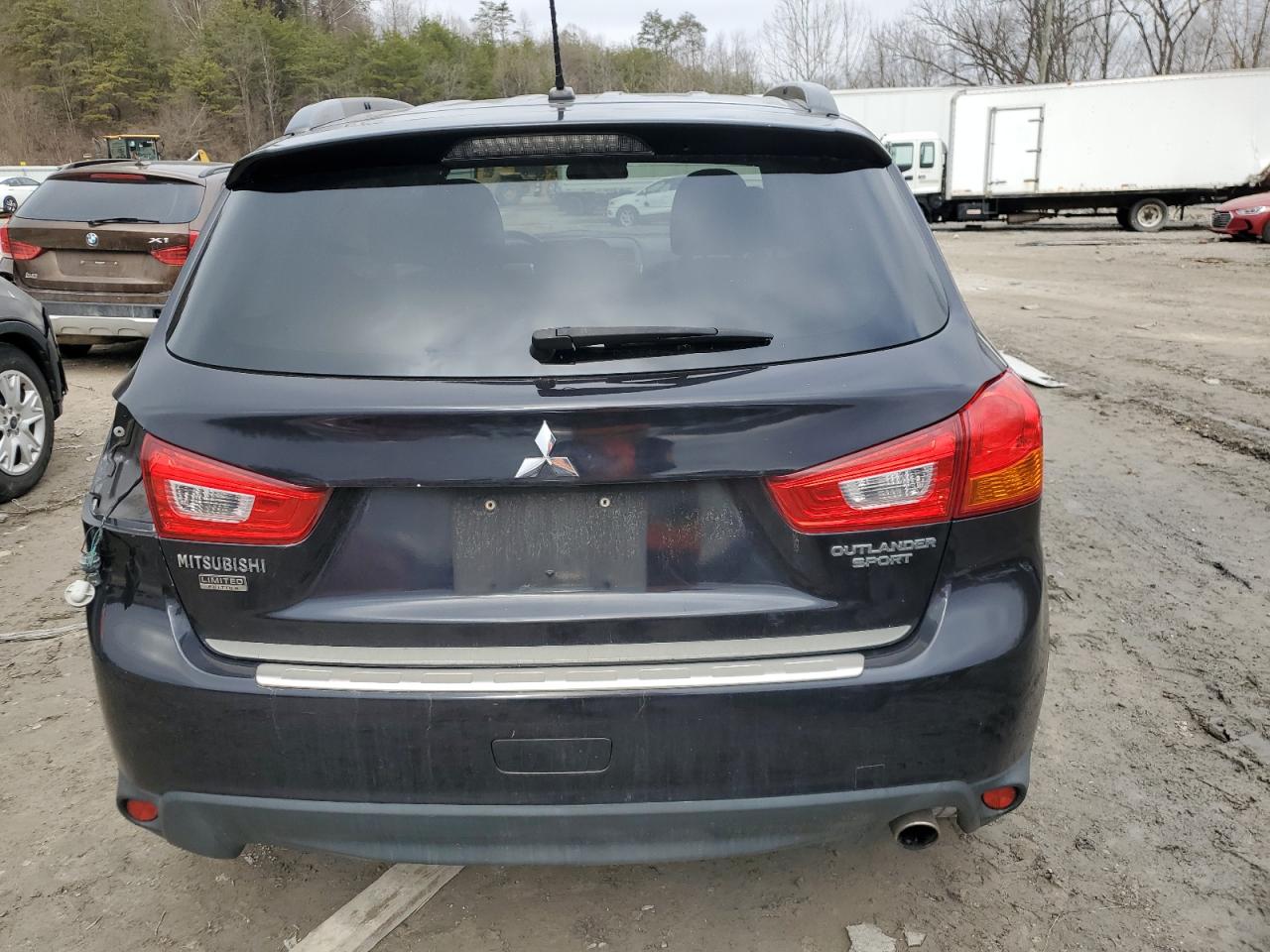 2013 Mitsubishi Outlander - Image 6