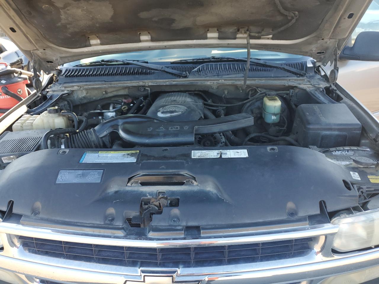 2001 Chevrolet Tahoe - Image 12