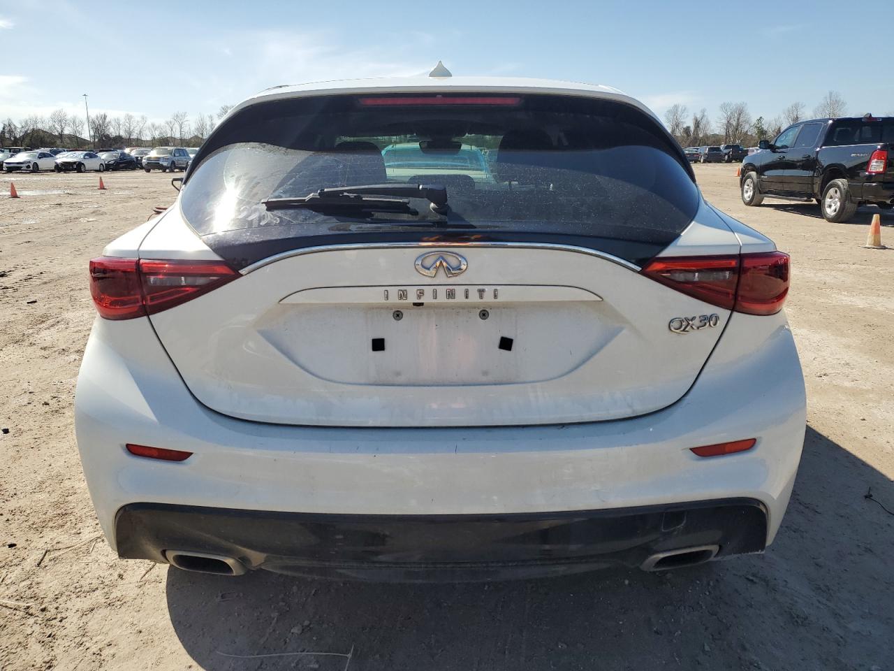 2017 Infiniti QX30 - Image 6