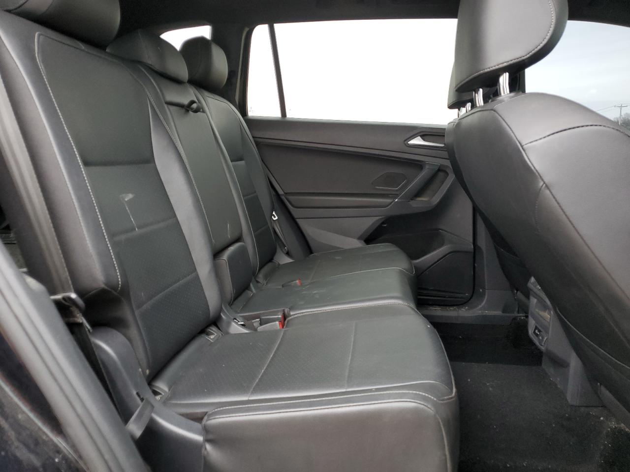 2020 Volkswagen Tiguan - Image 11