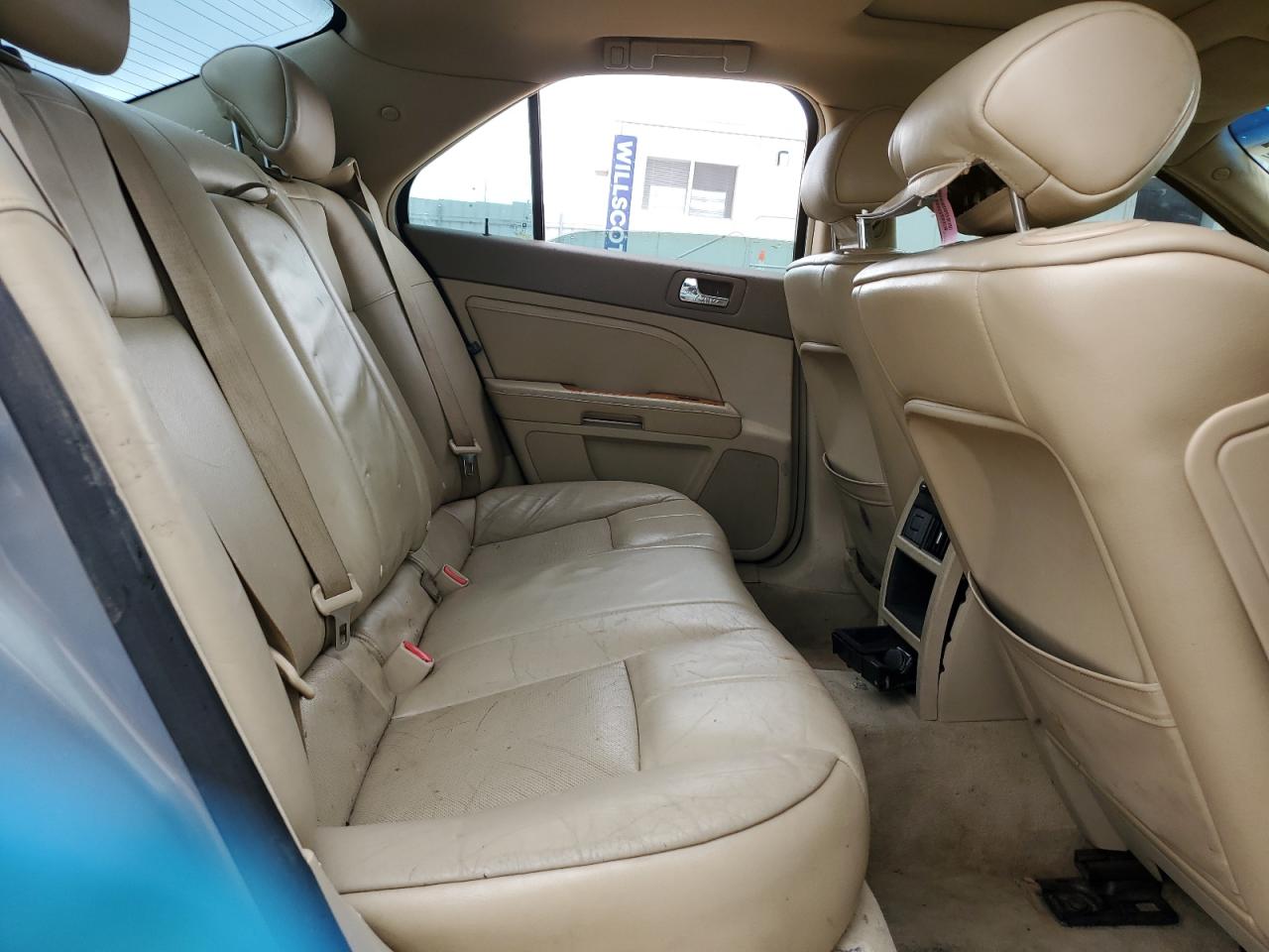 2008 Cadillac STS - Image 10