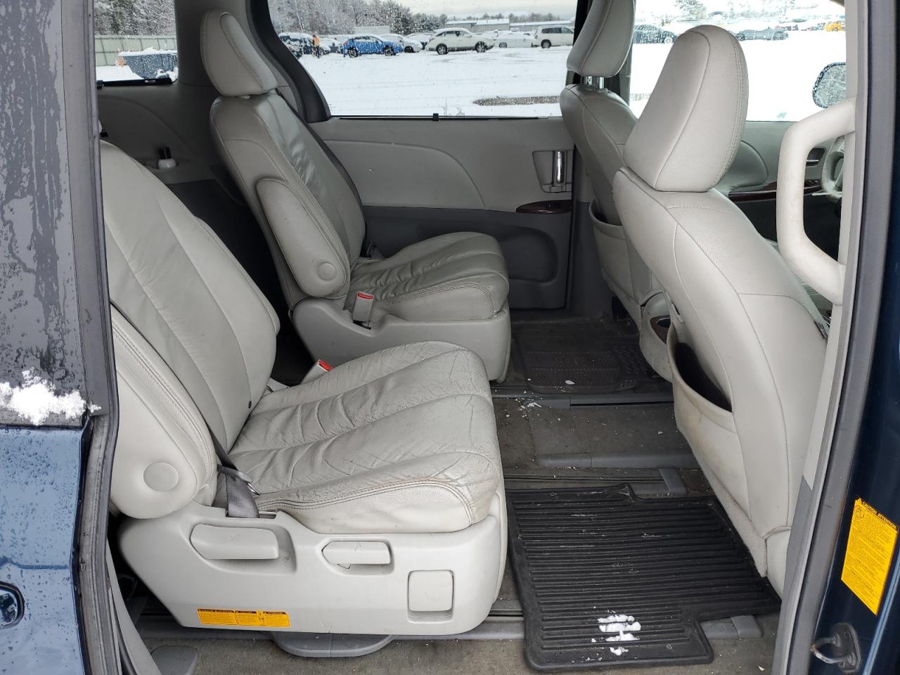 2011 Toyota Sienna - Image 11