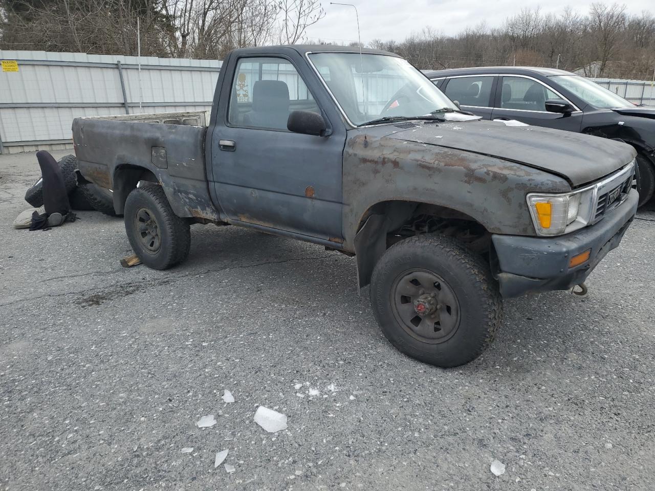 1991 Toyota Pickup - Image 4