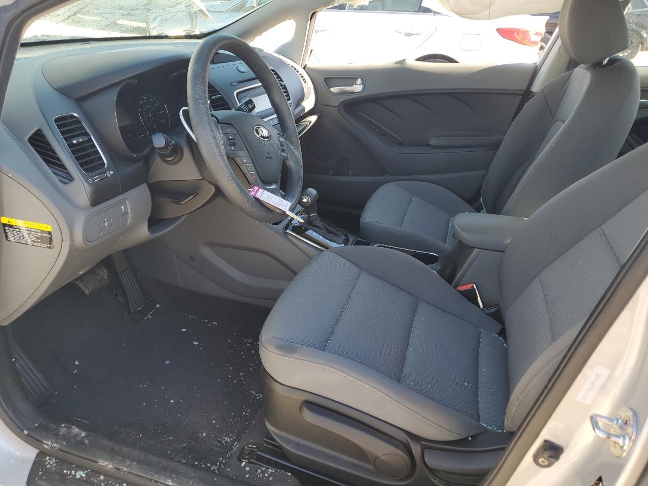 2017 Kia Forte - Image 7