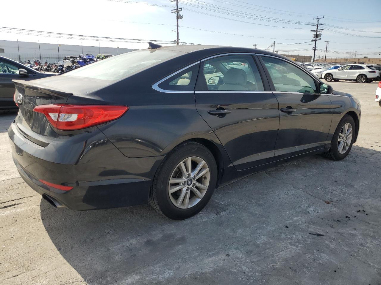 2016 Hyundai Sonata - Image 3