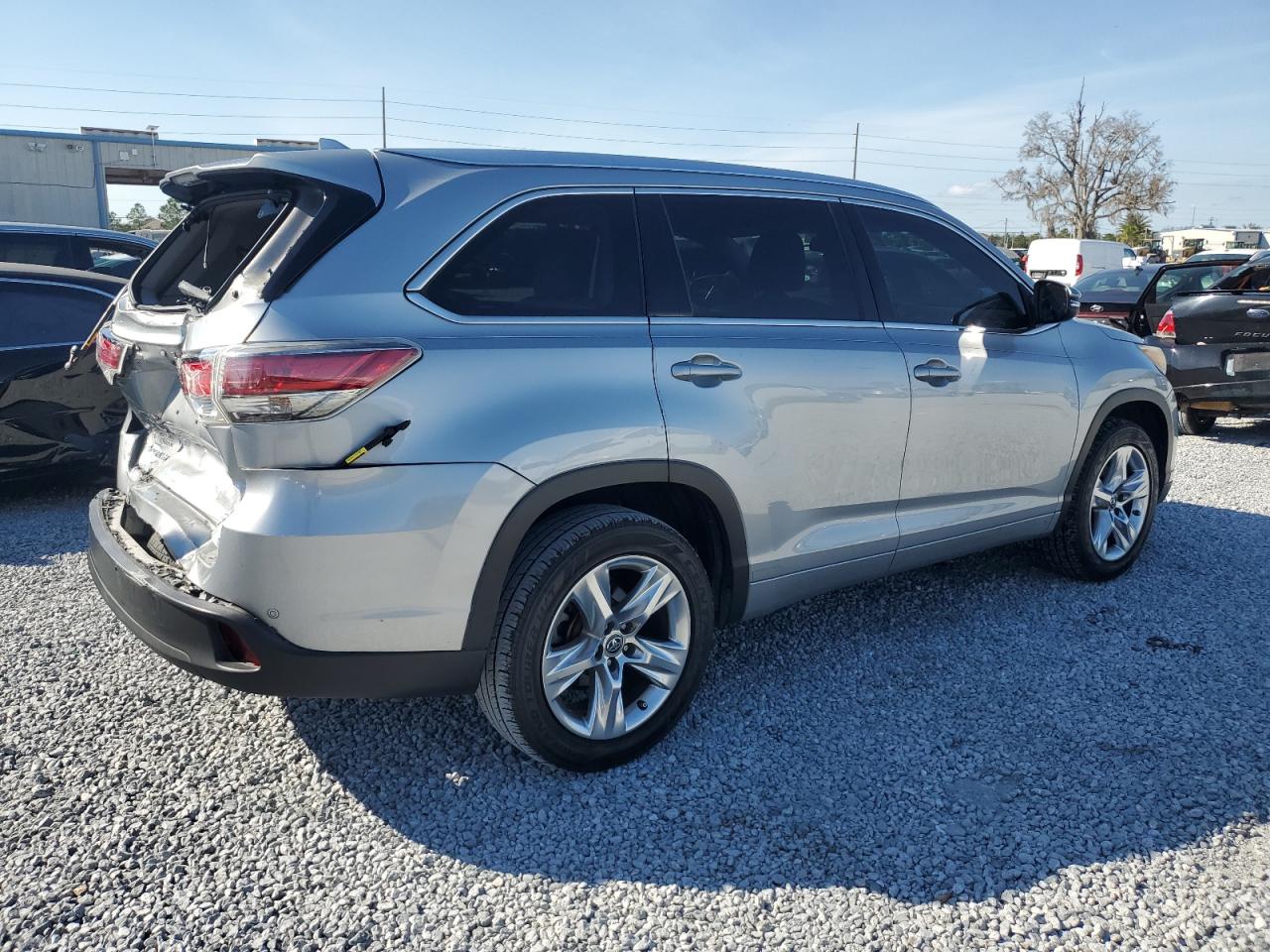 2016 Toyota Highlander - Image 3