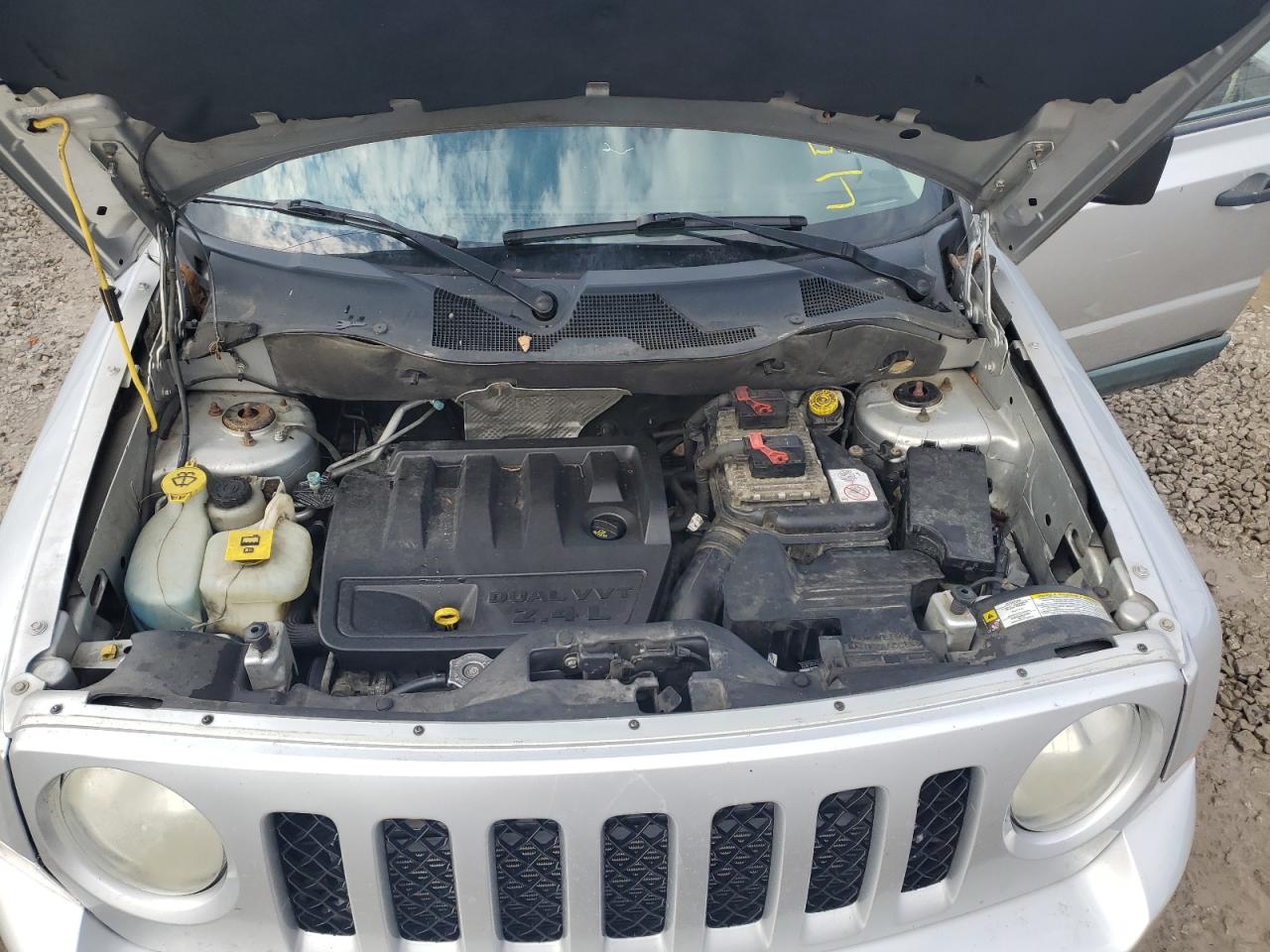 2011 Jeep Liberty (Patriot) - Image 12