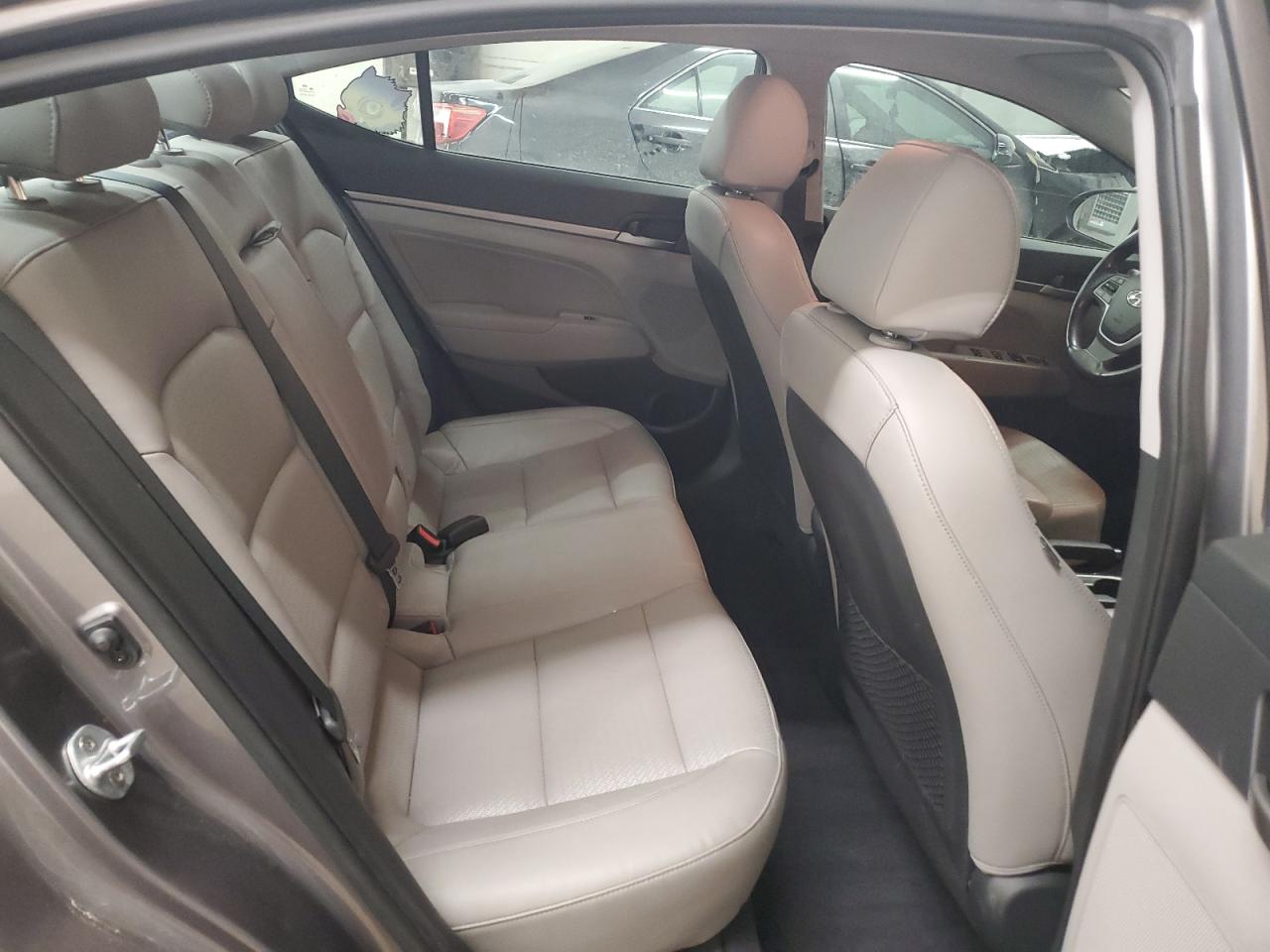 2018 Hyundai Elantra - Image 10