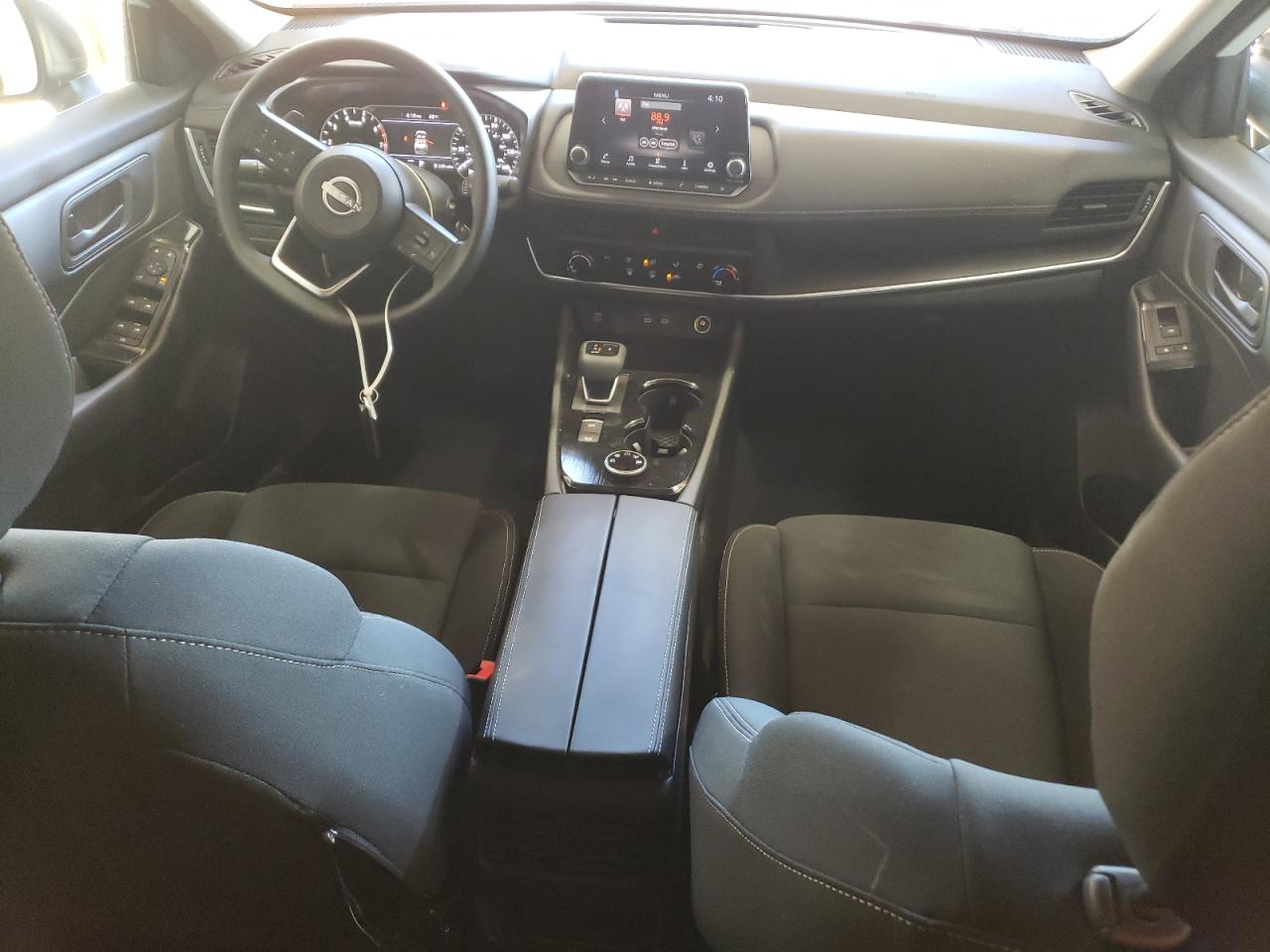 2024 Nissan Rogue - Image 8