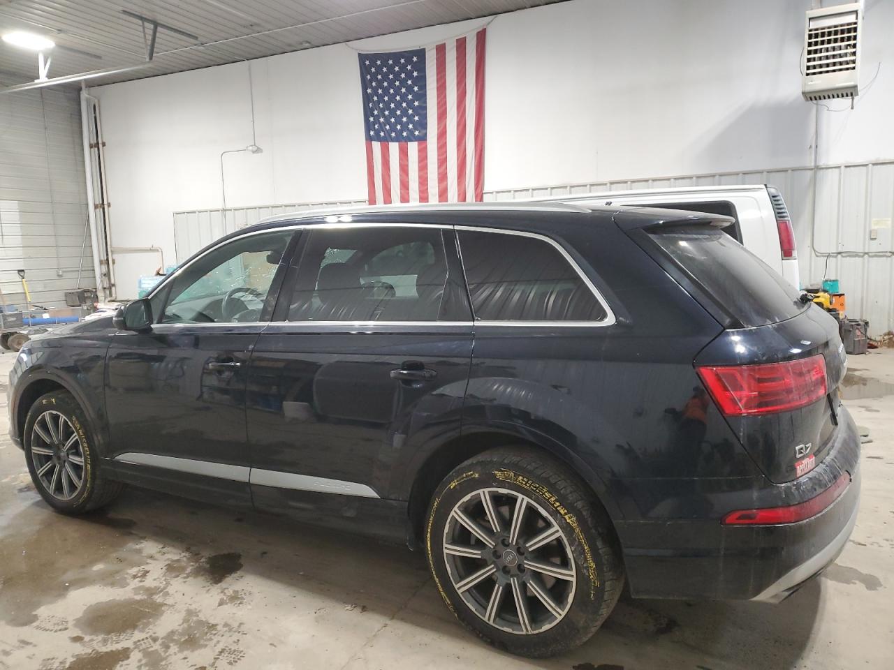 2017 Audi Q7 - Image 2