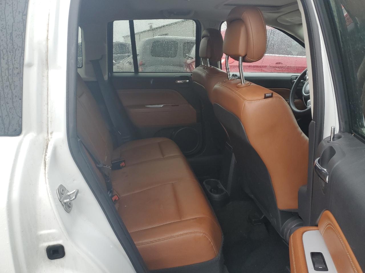 2016 Jeep Compass - Image 11