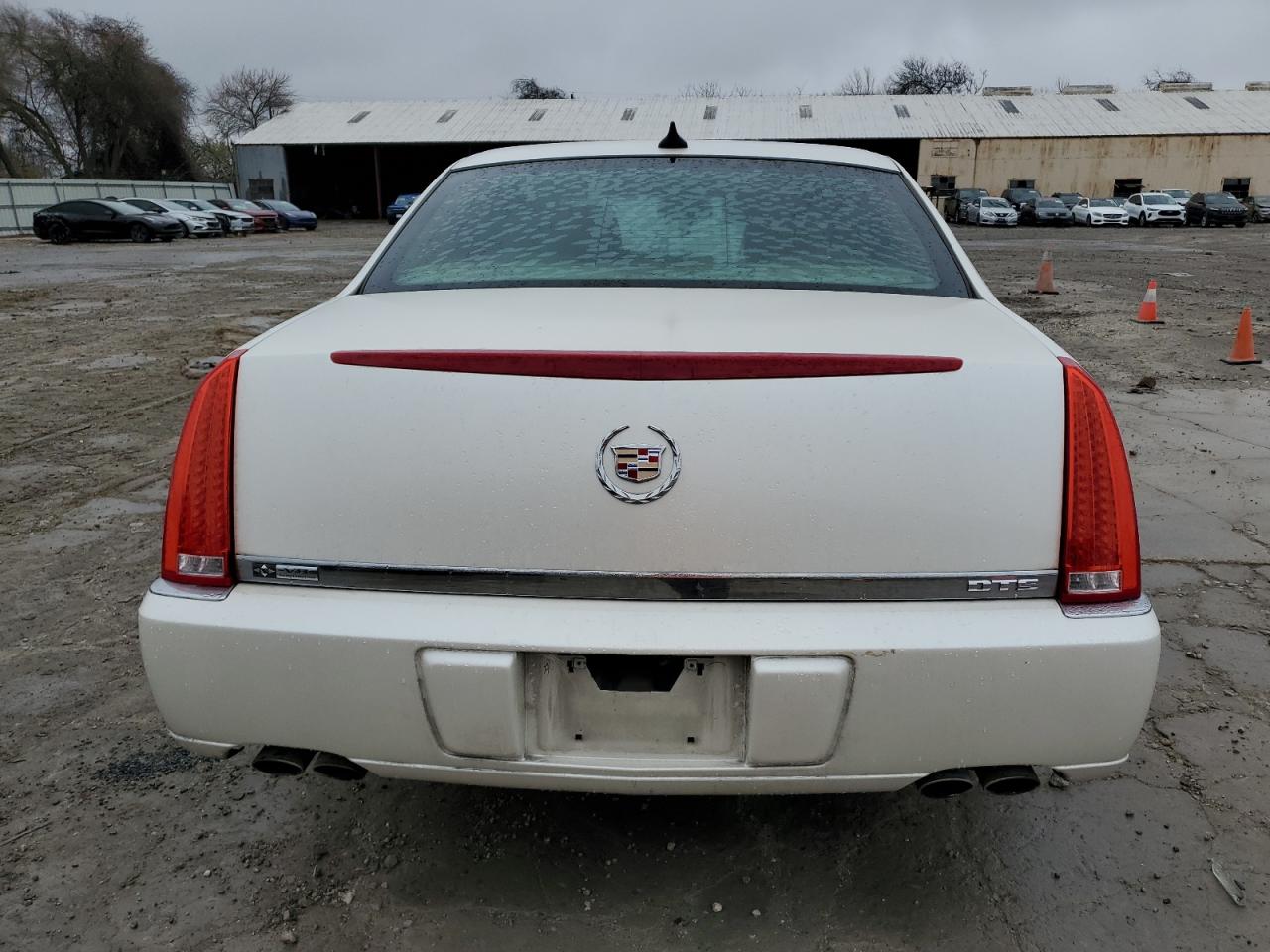 2011 Cadillac DTS - Image 6