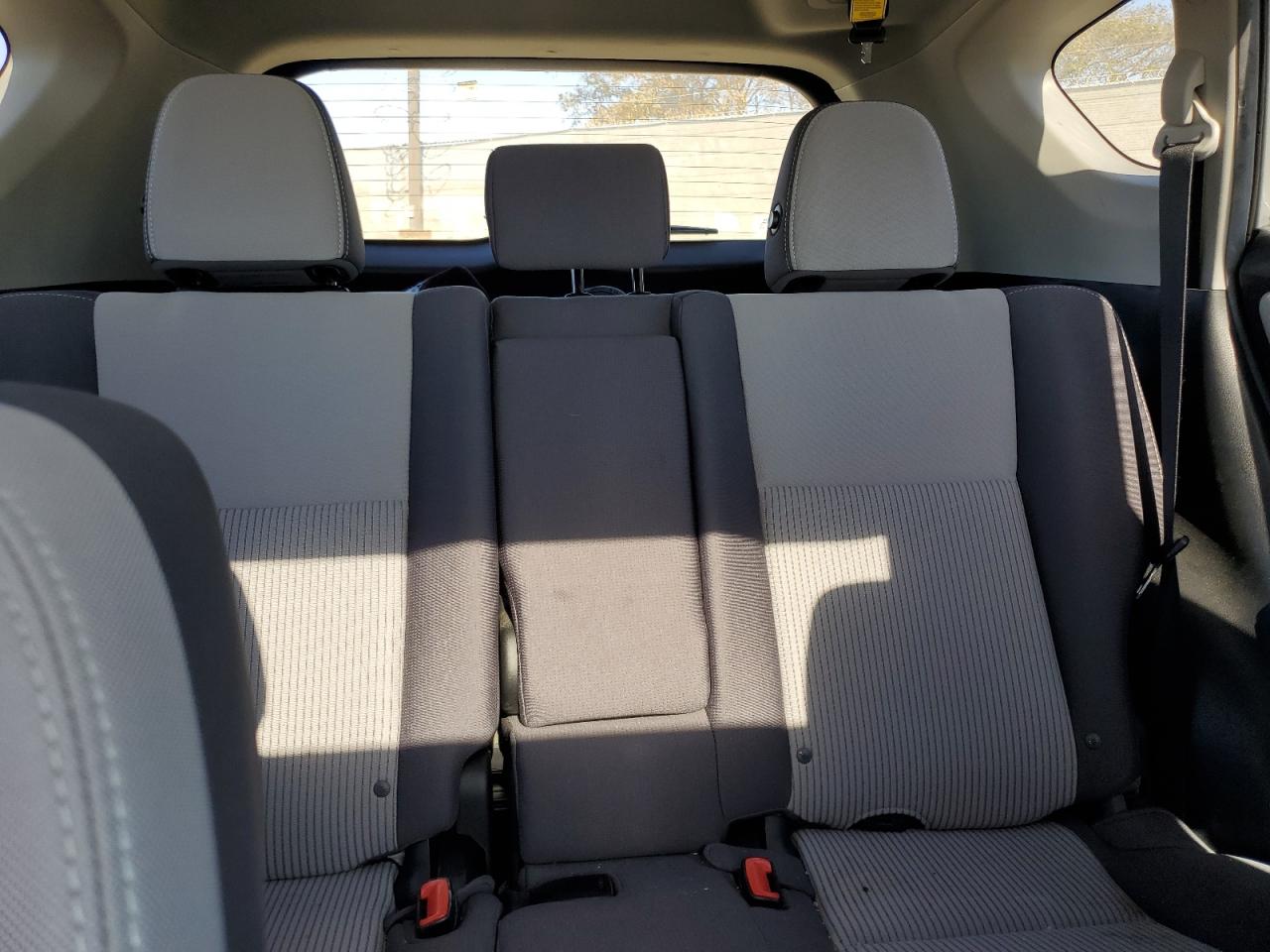 2015 Toyota RAV 4 - Image 10