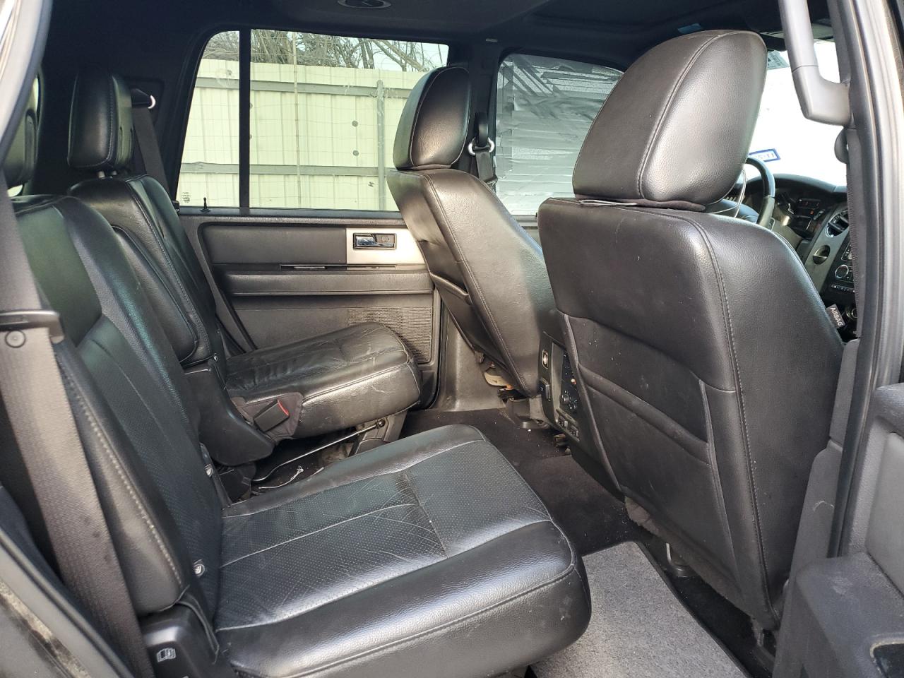 2011 Ford Expedition - Image 11