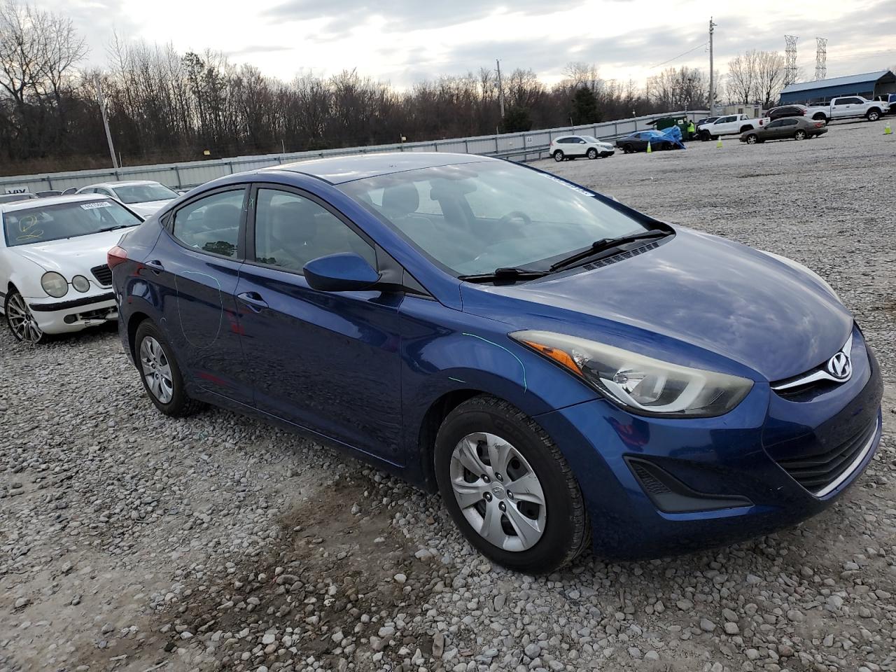 2016 Hyundai Elantra - Image 4