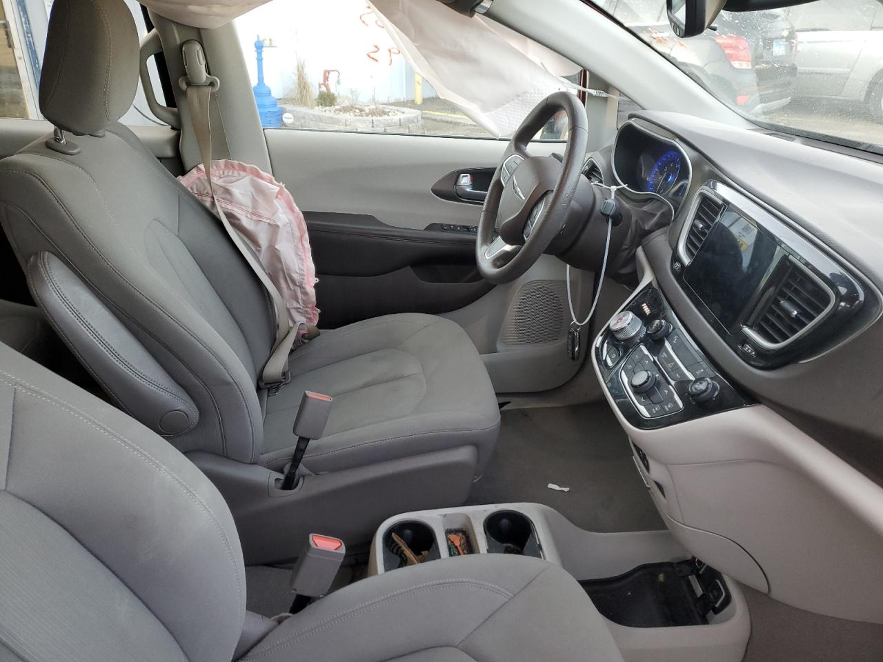 2017 Chrysler Pacifica - Image 7