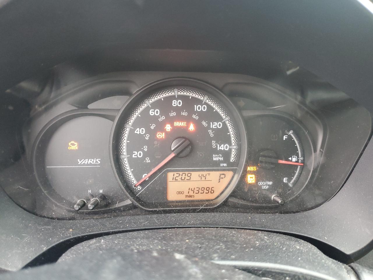 2015 Toyota Yaris - Image 9