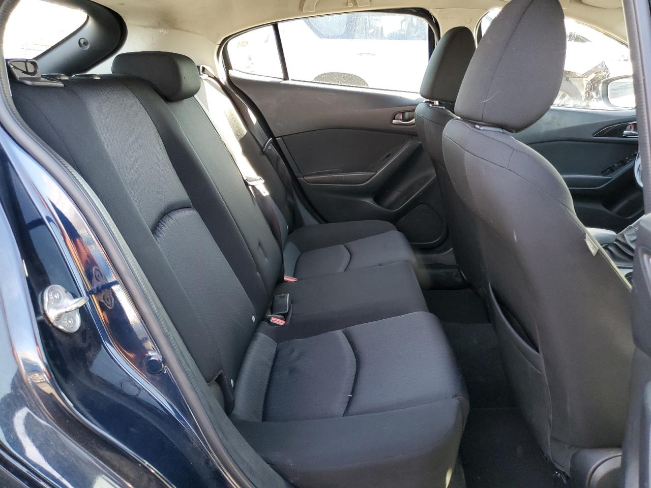 2016 Mazda 3 - Image 10