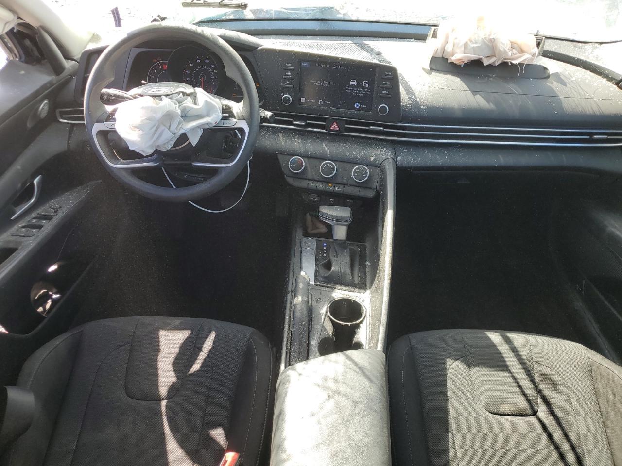 2022 Hyundai Elantra - Image 8