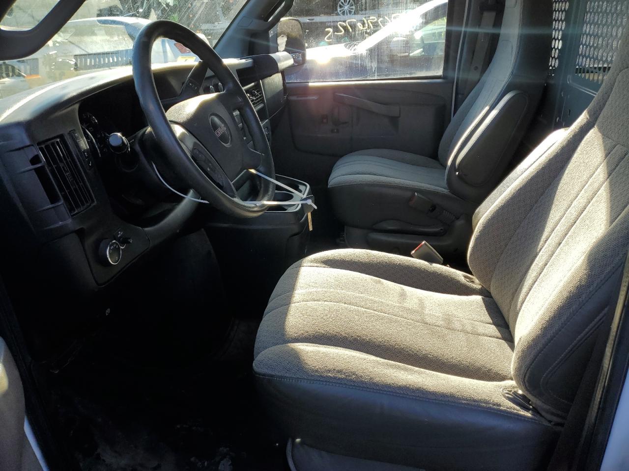 2017 GMC Savana - Image 7
