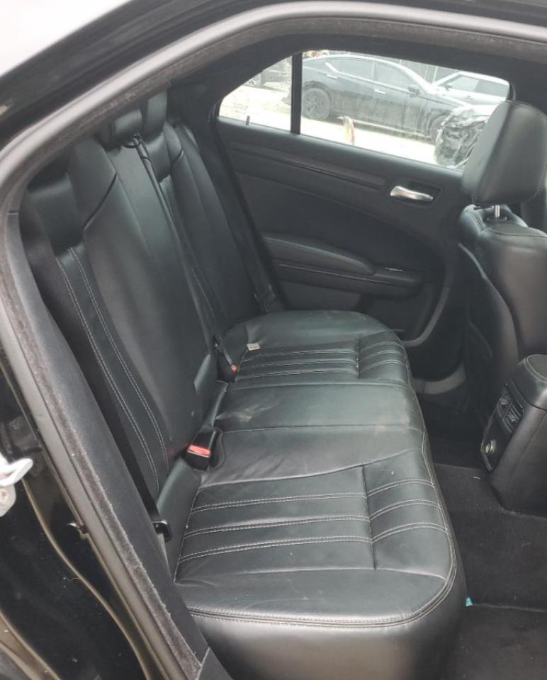 2014 Chrysler 300 - Image 10