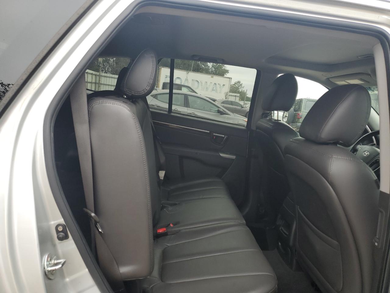 2011 Hyundai Santa Fe - Image 11