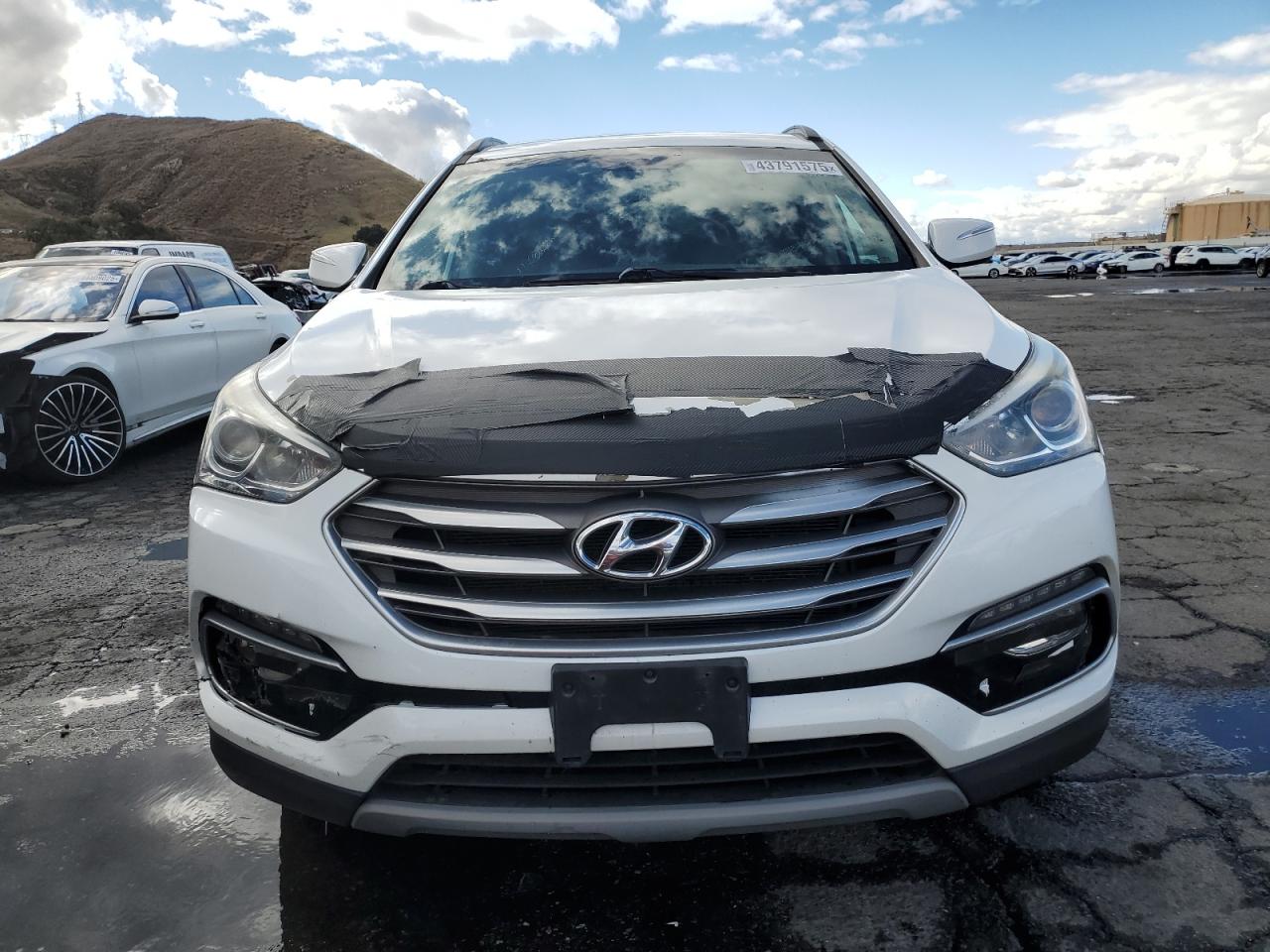 2018 Hyundai Santa Fe - Image 5