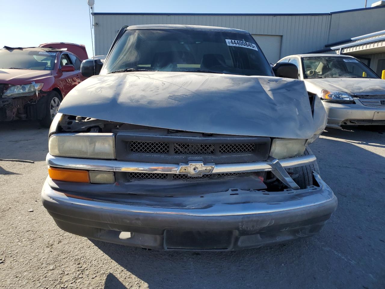2002 Chevrolet S-10 Pickup - Image 5