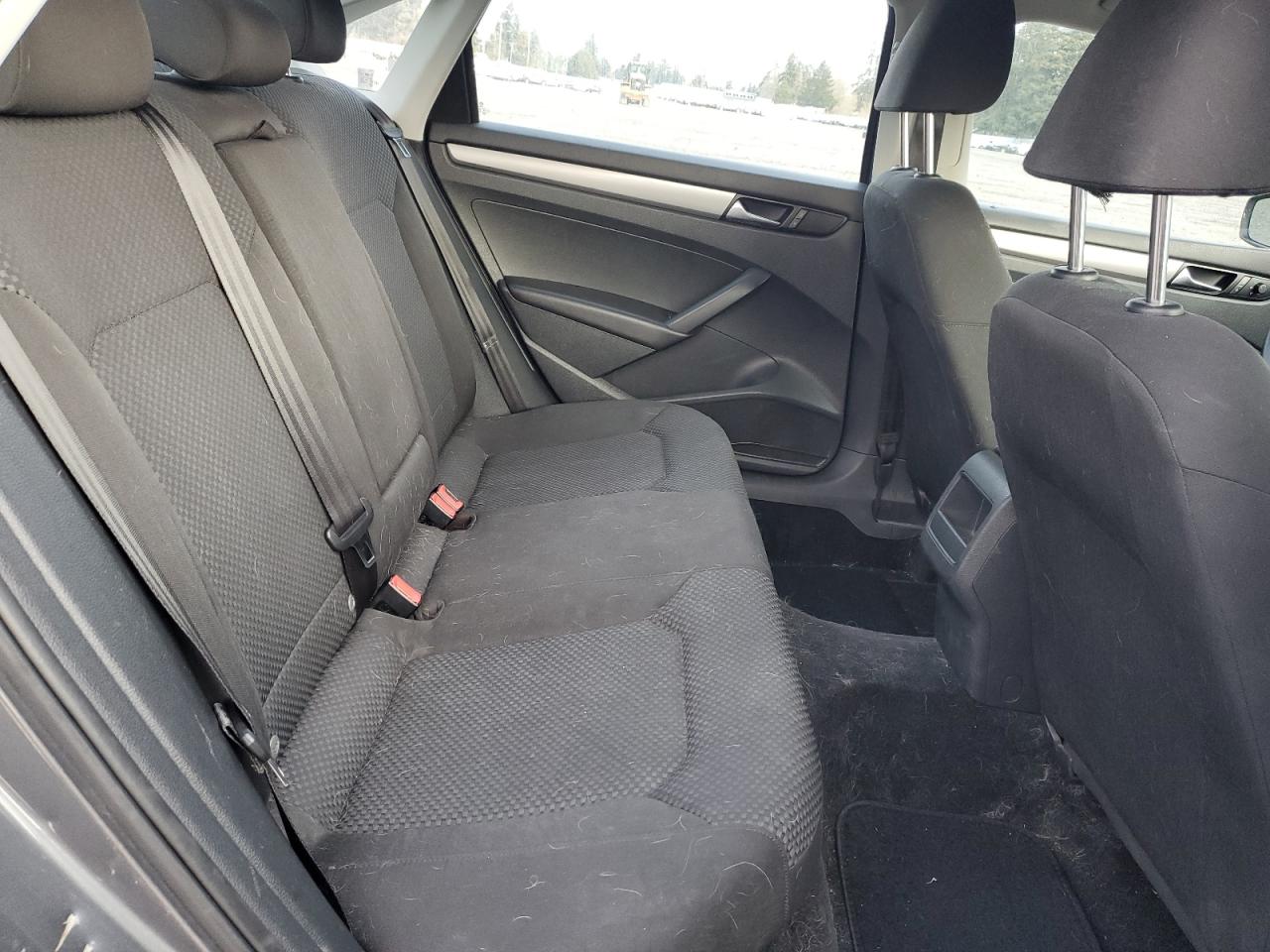 2015 Volkswagen Passat - Image 10