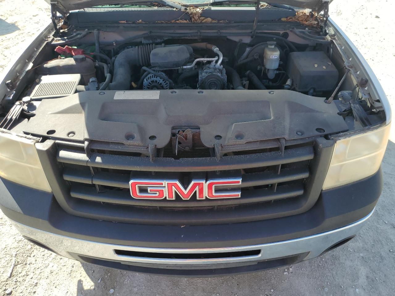 2011 GMC Sierra - Image 11