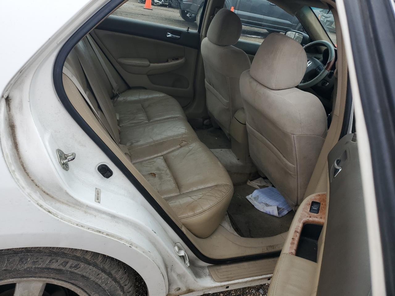 2004 Honda Accord - Image 10