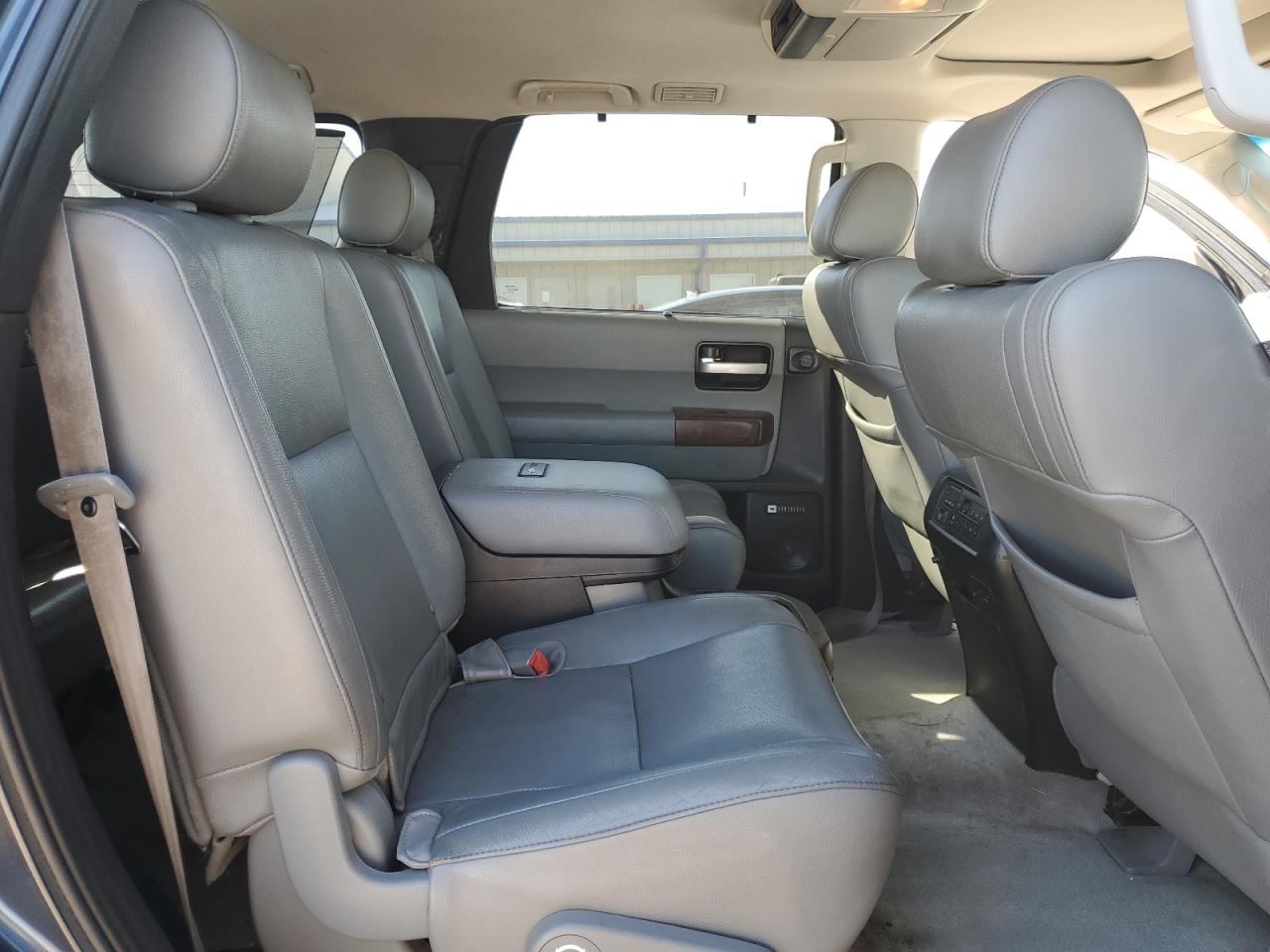 2010 Toyota Sequoia - Image 11