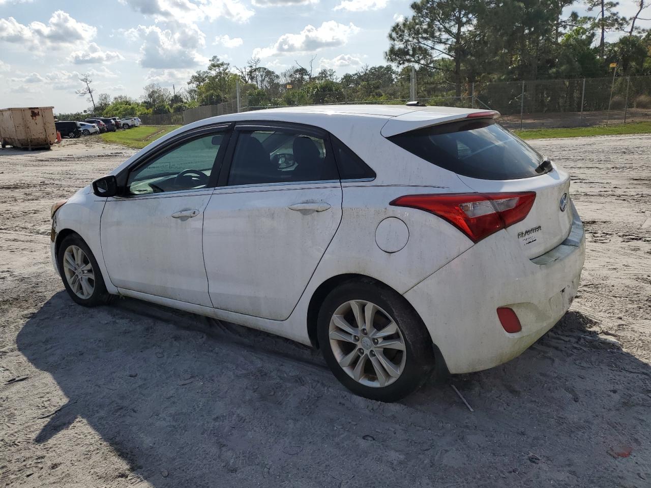 2014 Hyundai Elantra - Image 2